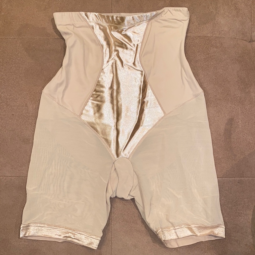 LIKENEW nude maidenform shapewear